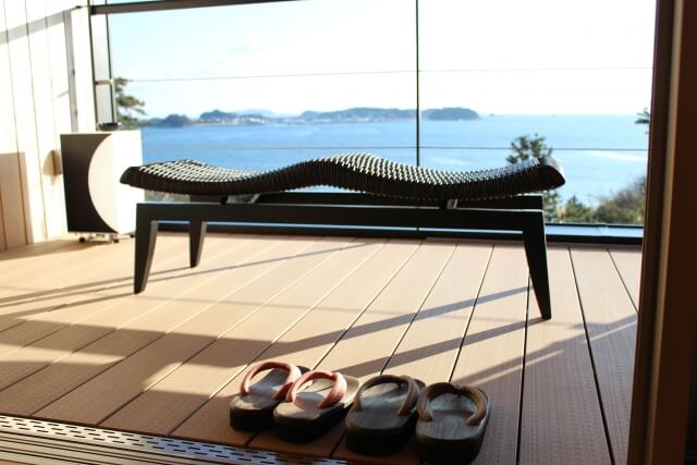 ベランダが鳩の糞だらけ 清掃と消毒ができる業者は 世田谷便利屋サービス