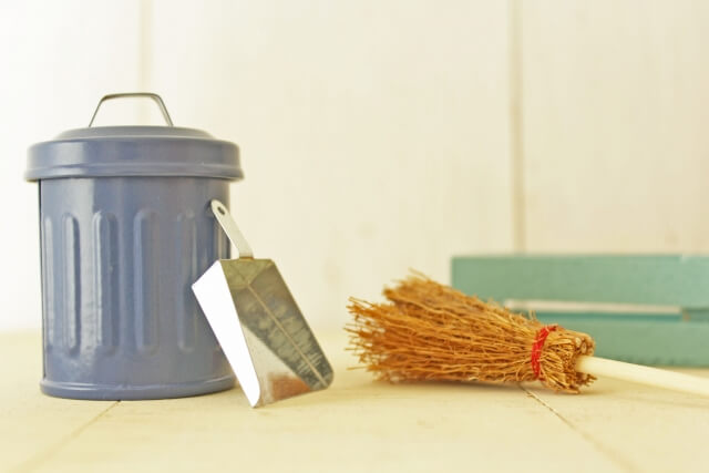 ベランダが鳩の糞だらけ 清掃と消毒ができる業者は 世田谷便利屋サービス